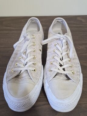 Converse Sz 7.5 Women's Embroidery Knit Lace-Up Sneakers in Cream